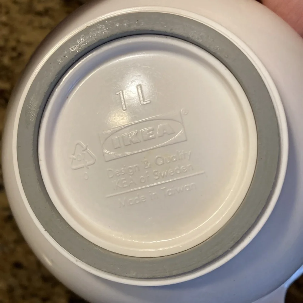 Mixing bowl, set of 2, white 1L in good condition